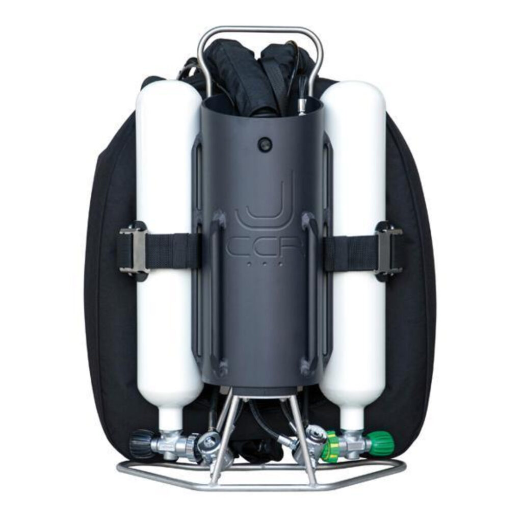 JJ-CCR Rebreather schräg von vorn mit Atemschläuchen